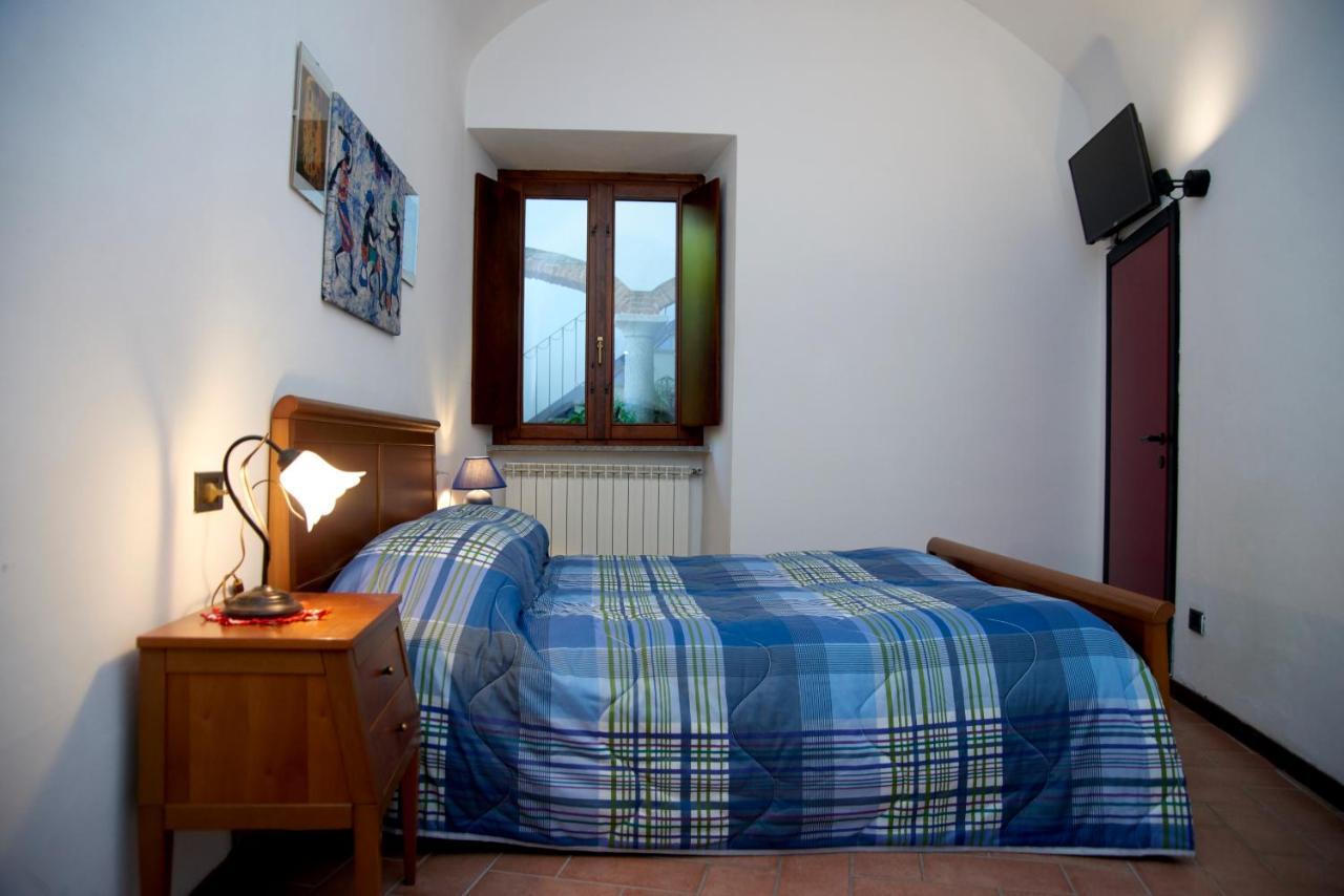 Emy Lake Orta Pella Exterior photo